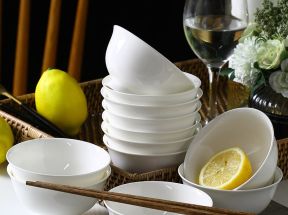 家用陶瓷碗怎么选(家用陶瓷碗一般多少钱一个)