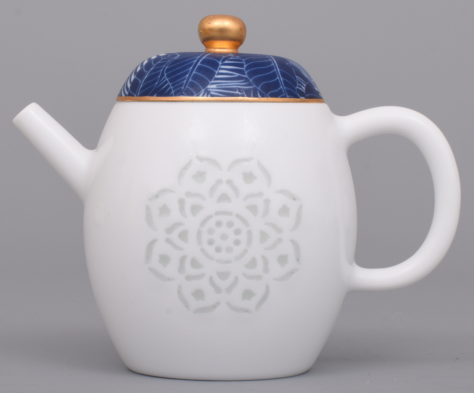 芳菲陶瓷茶具设计(茶具买紫砂还是陶瓷)